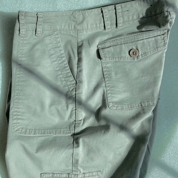 Sage Green Cargo Capris/10 - Picture 6 of 16